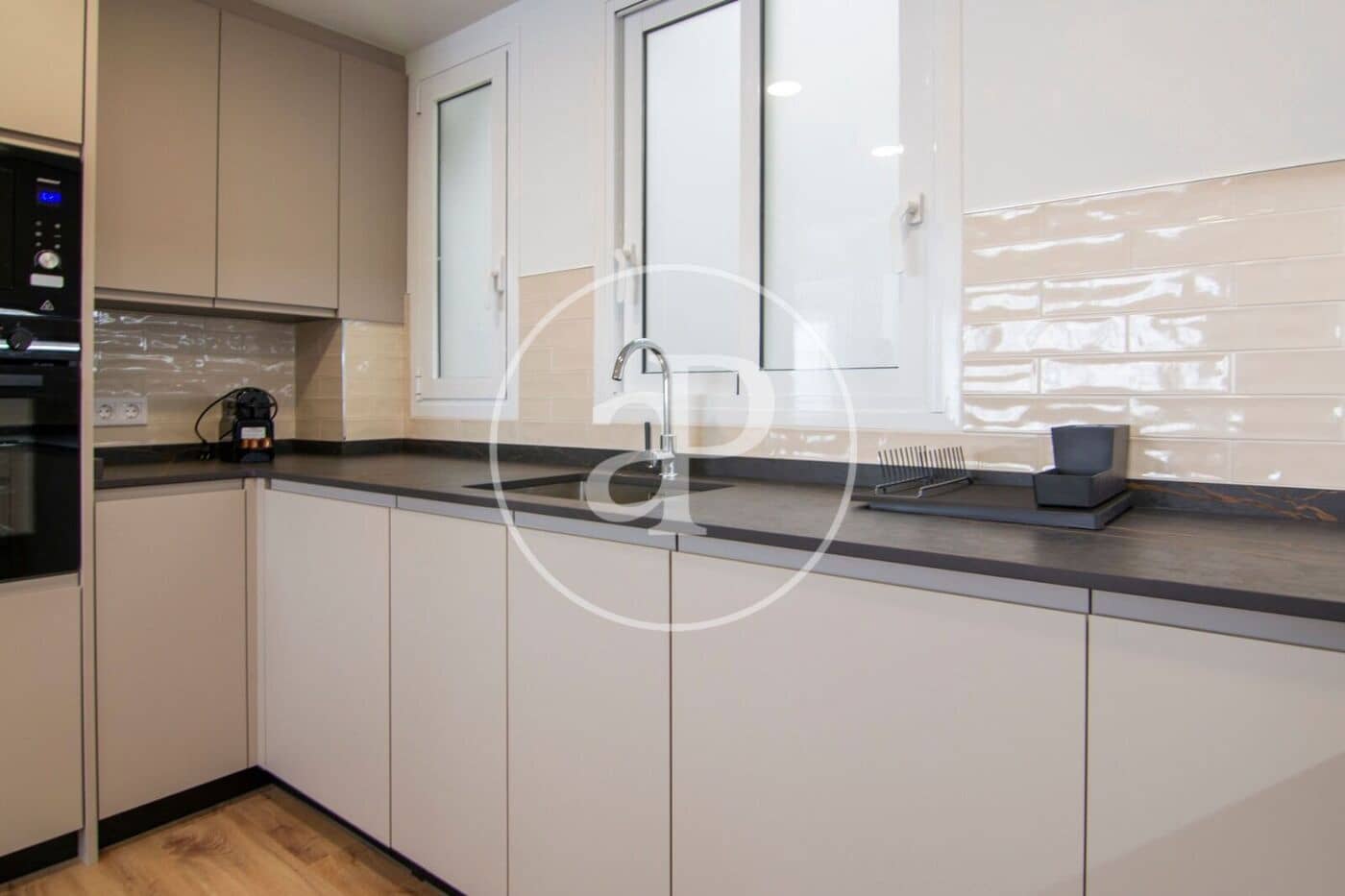 4 sovrum Lägenhet att hyra i Valencia stad - 3 200 € (Ref: 9192573)