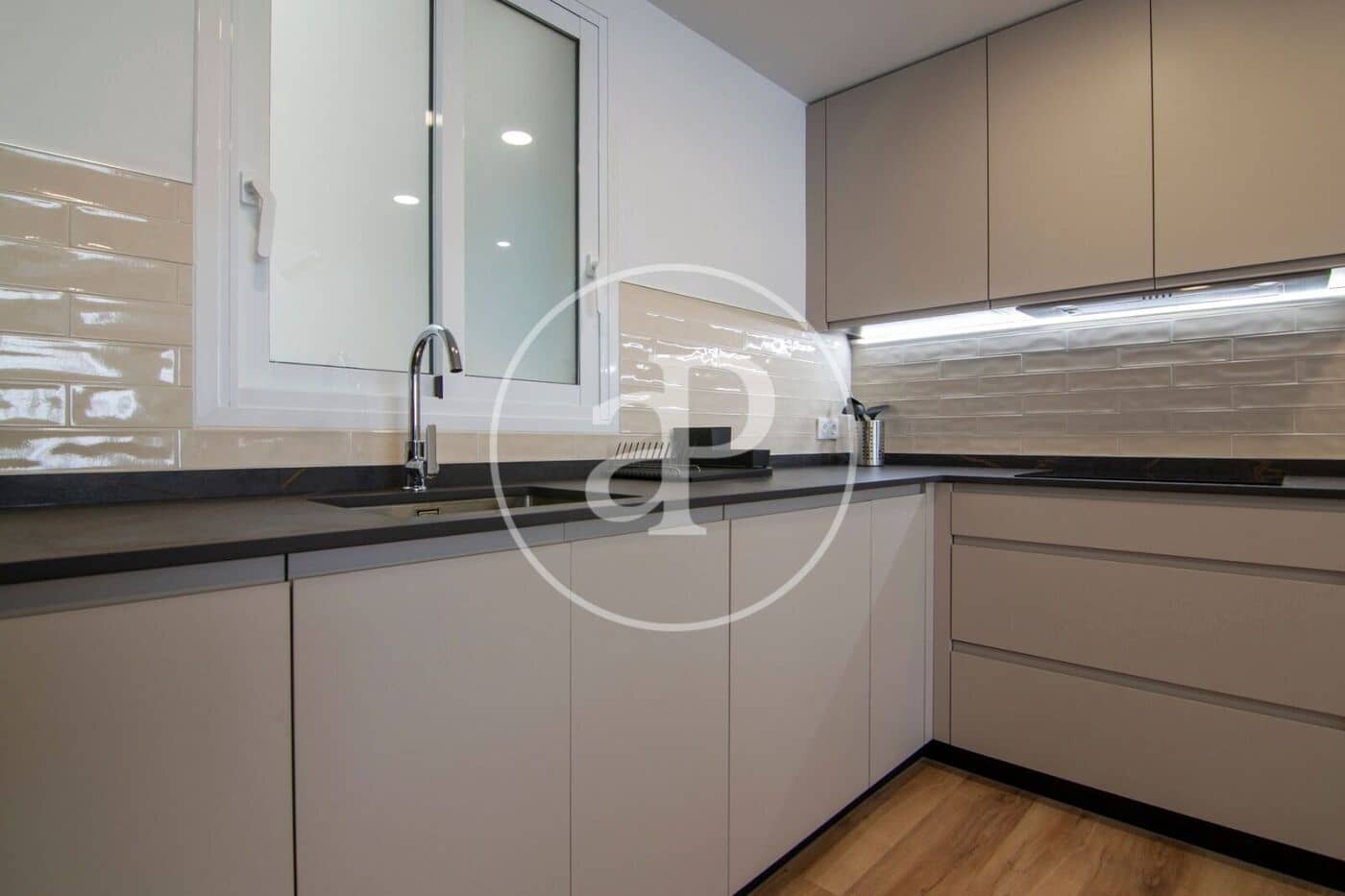 4 sovrum Lägenhet att hyra i Valencia stad - 3 200 € (Ref: 9192573)