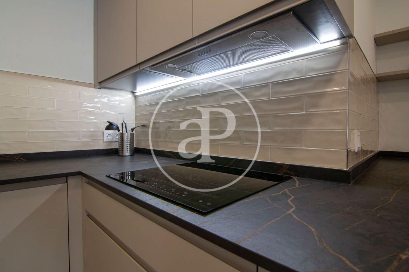 4 sovrum Lägenhet att hyra i Valencia stad - 3 200 € (Ref: 9192573)