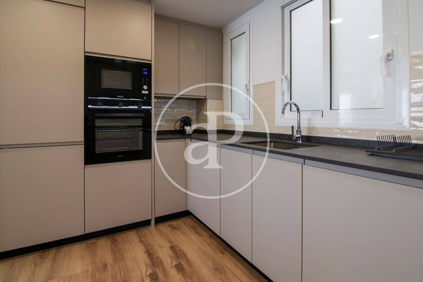 4 sovrum Lägenhet att hyra i Valencia stad - 3 200 € (Ref: 9192573)