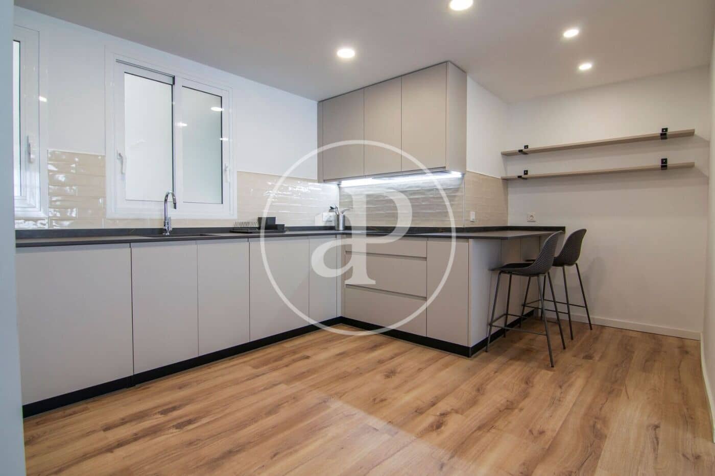 4 sovrum Lägenhet att hyra i Valencia stad - 3 200 € (Ref: 9192573)