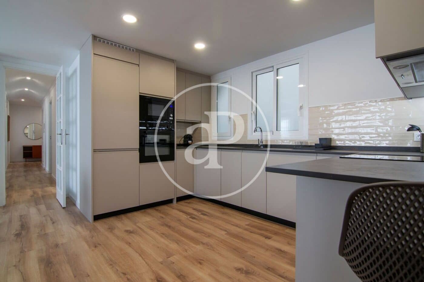4 sovrum Lägenhet att hyra i Valencia stad - 3 200 € (Ref: 9192573)