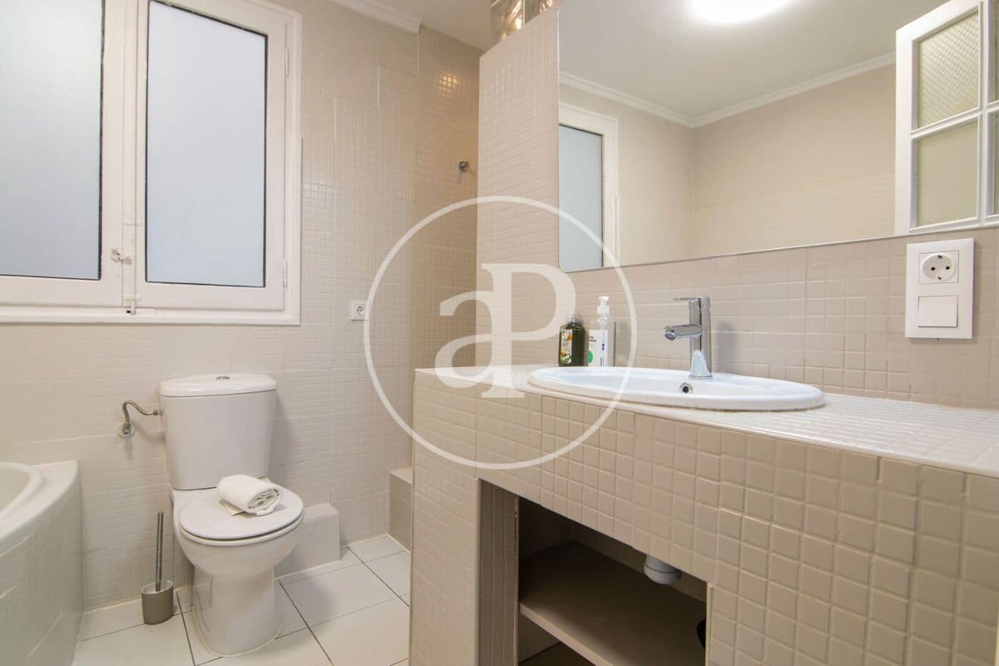 4 sovrum Lägenhet att hyra i Valencia stad - 3 200 € (Ref: 9192573)