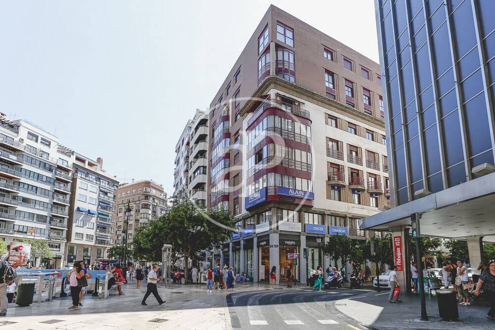 4 sovrum Lägenhet att hyra i Valencia stad - 3 200 € (Ref: 9192573)