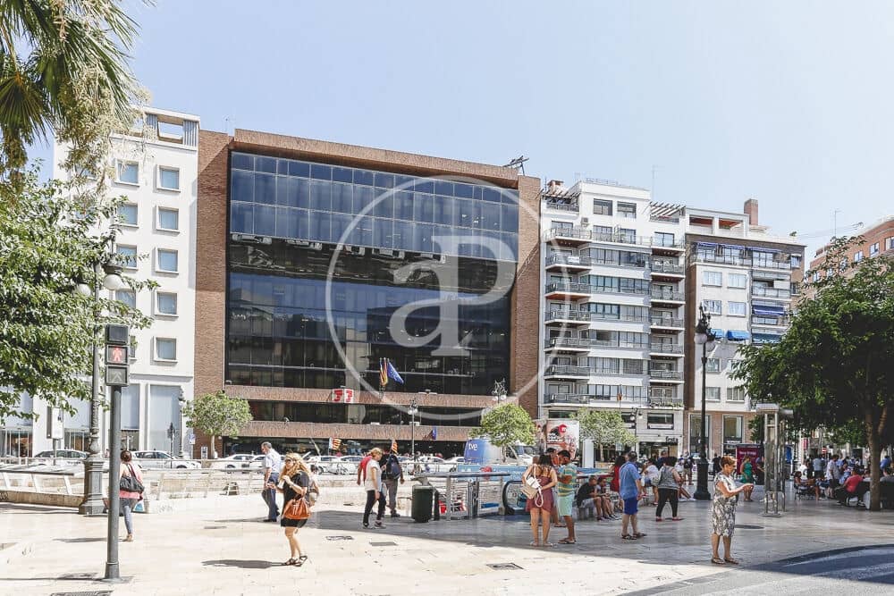 4 sovrum Lägenhet att hyra i Valencia stad - 3 200 € (Ref: 9192573)