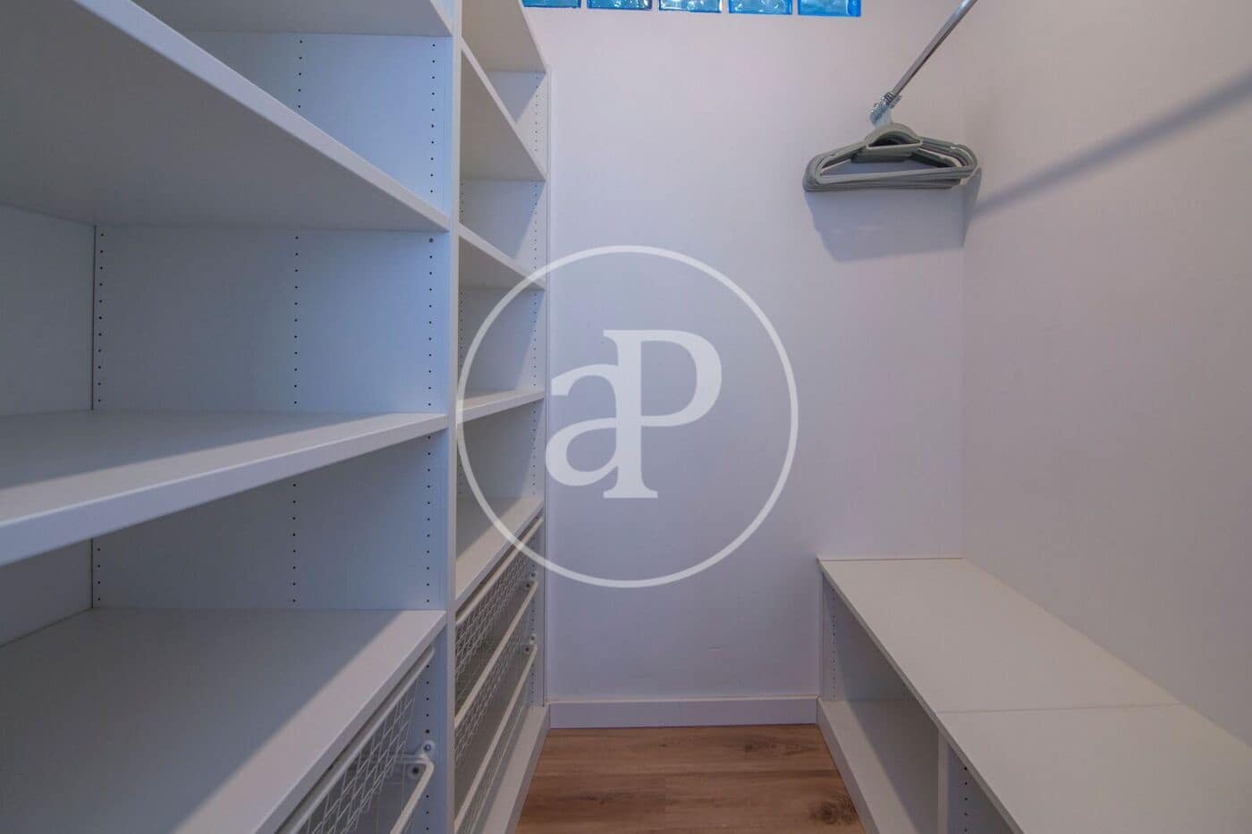 4 sovrum Lägenhet att hyra i Valencia stad - 3 200 € (Ref: 9192573)
