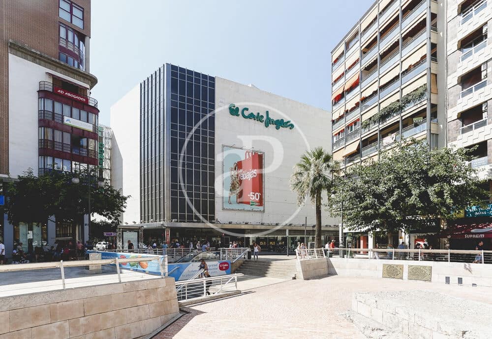 4 sovrum Lägenhet att hyra i Valencia stad - 3 200 € (Ref: 9192573)