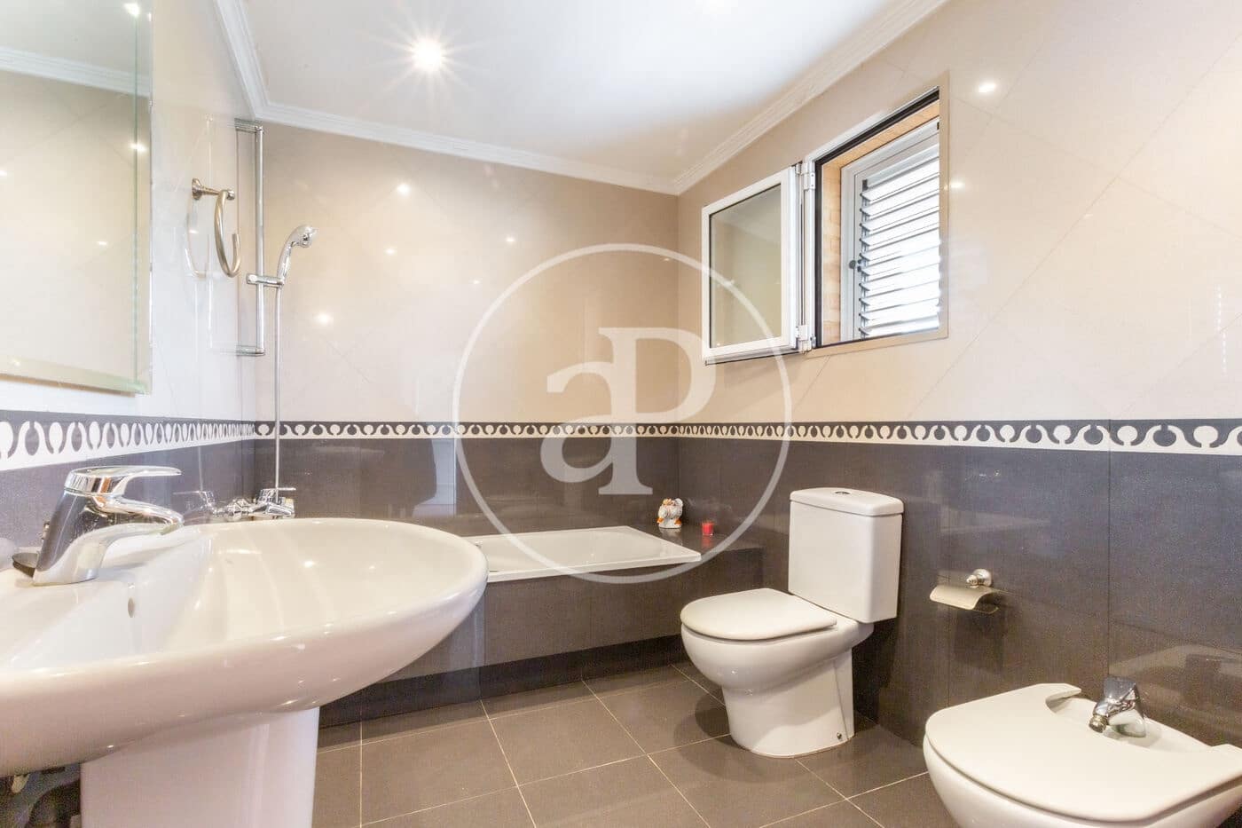 4 slaapkamer Villa te koop in Almarda met zwembad - € 618.000 (Ref: 9192578)