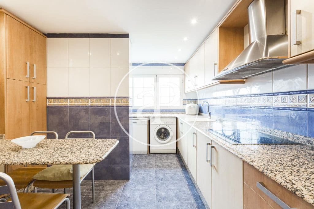 3 sovrum Lägenhet att hyra i Valencia stad - 1 900 € (Ref: 9200750)