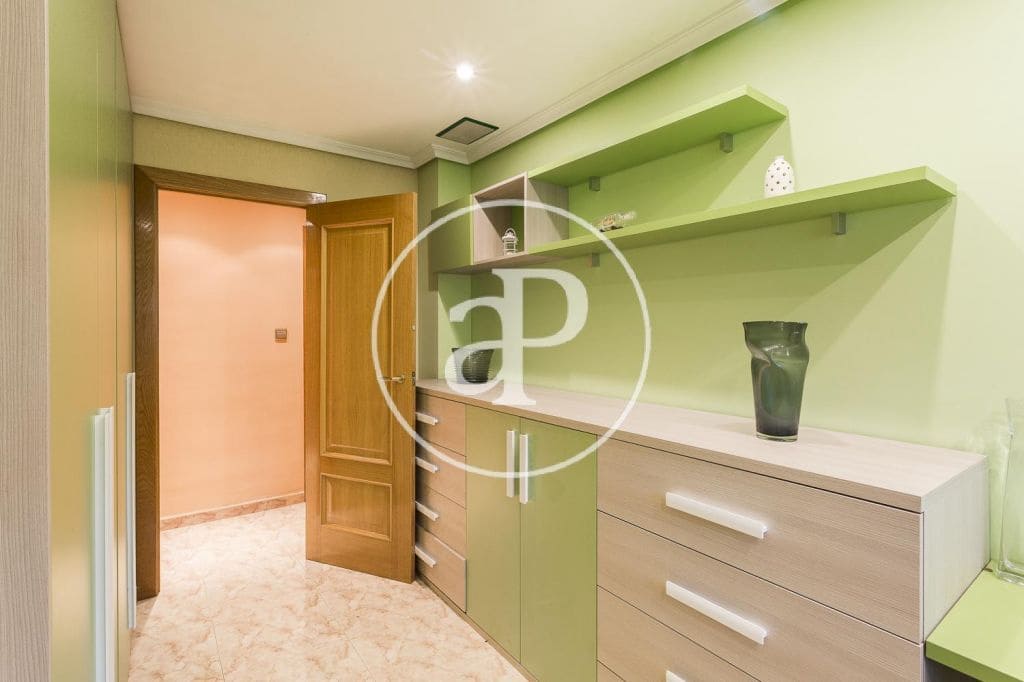 3 sovrum Lägenhet att hyra i Valencia stad - 1 900 € (Ref: 9200750)