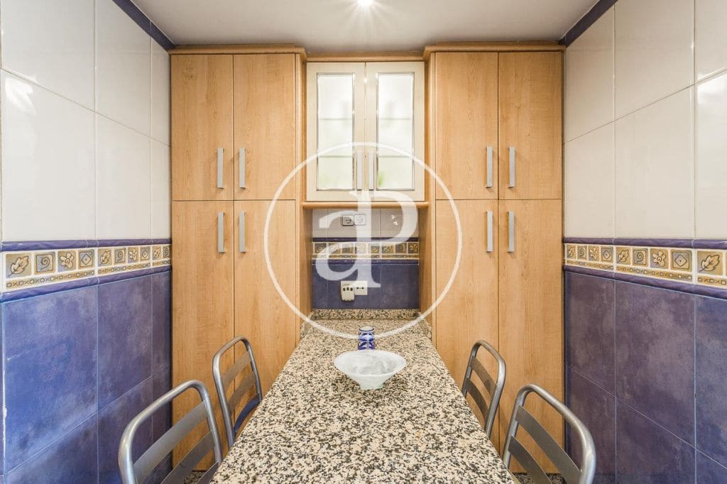 3 sovrum Lägenhet att hyra i Valencia stad - 1 900 € (Ref: 9200750)