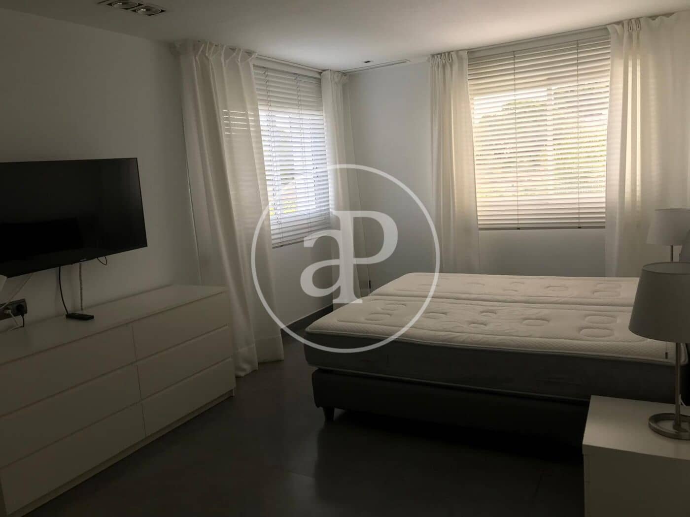 Chalet de 4 habitaciones en Bétera en alquiler con piscina - 6.000 € (Ref: 9217762)