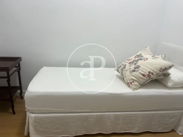 3 bedroom Apartment for rent in El Pla del Remei, Valencia city - € 2,500 (Ref: 9220263)