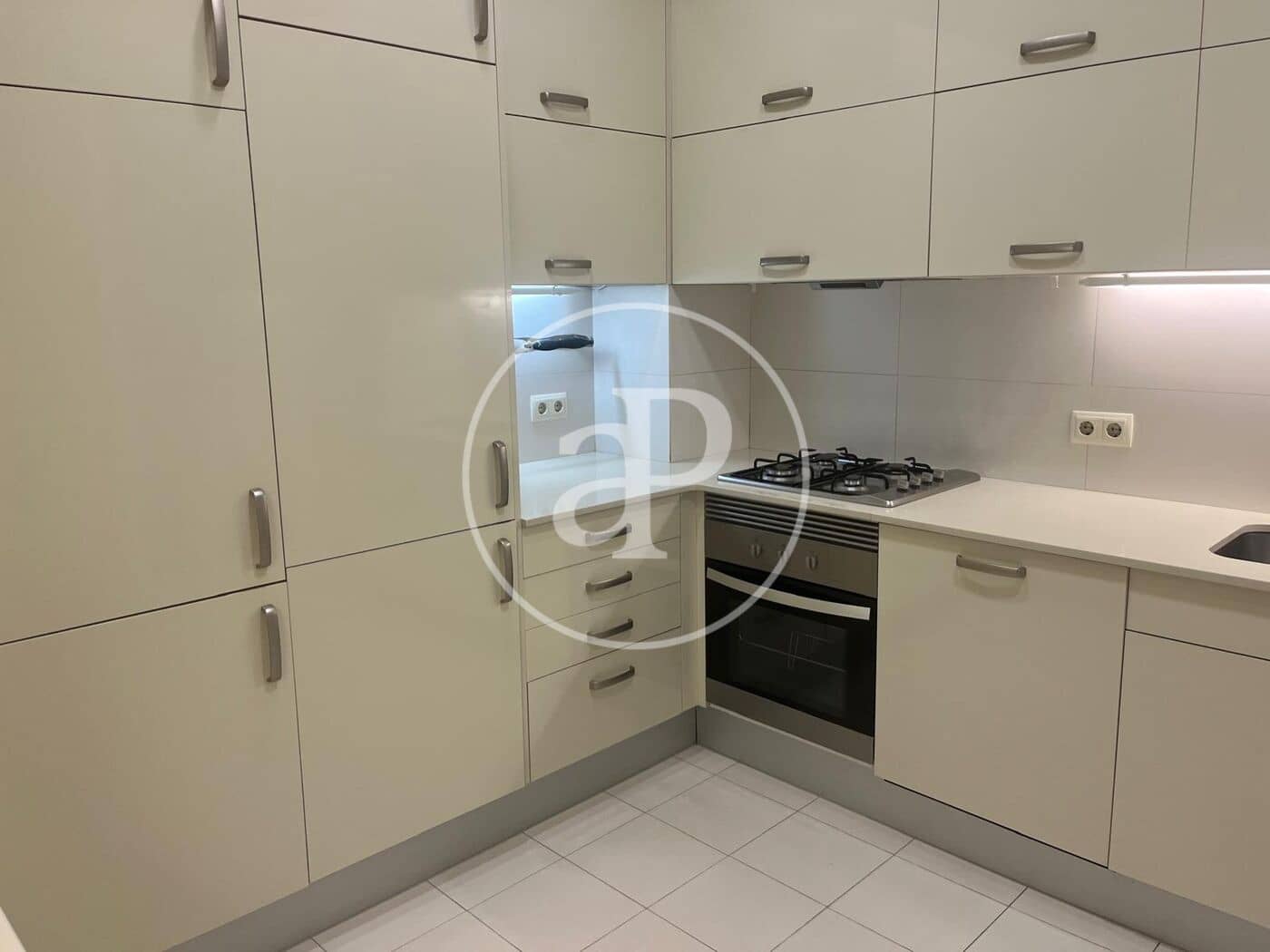 3 bedroom Apartment for rent in Valencia city - € 2,500 (Ref: 9220263)