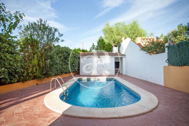 4 soverom Villa til salgs i Moncada med svømmebasseng garasje - € 400 000 (Ref: 9227067)