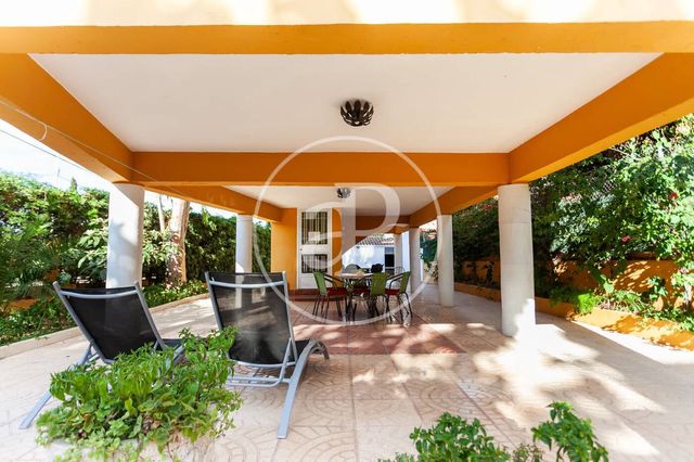 4 soverom Villa til salgs i Moncada med svømmebasseng garasje - € 400 000 (Ref: 9227067)