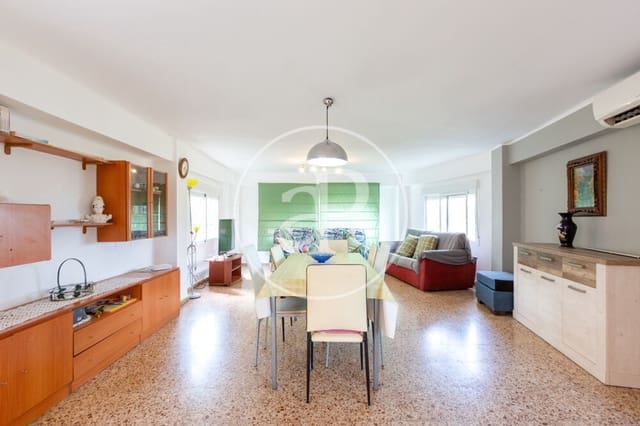 Chalet de 4 habitaciones en Moncada en venta con piscina garaje - 380.000 € (Ref: 9227067)