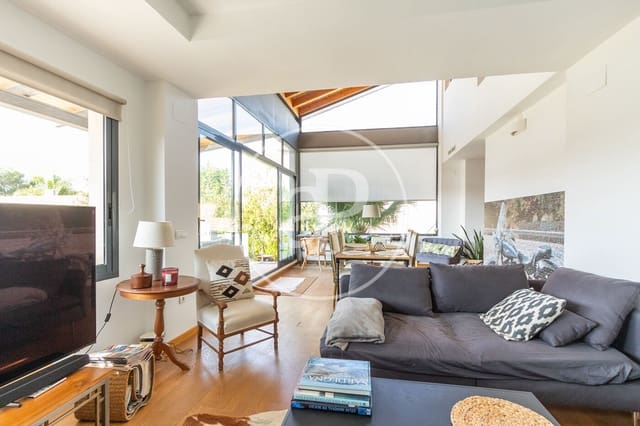 4 bedroom Villa for rent in Chiva with pool - € 3,500 (Ref: 9237948)