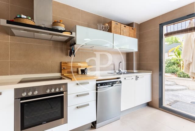 4 bedroom Villa for rent in Chiva with pool - € 3,500 (Ref: 9237948)