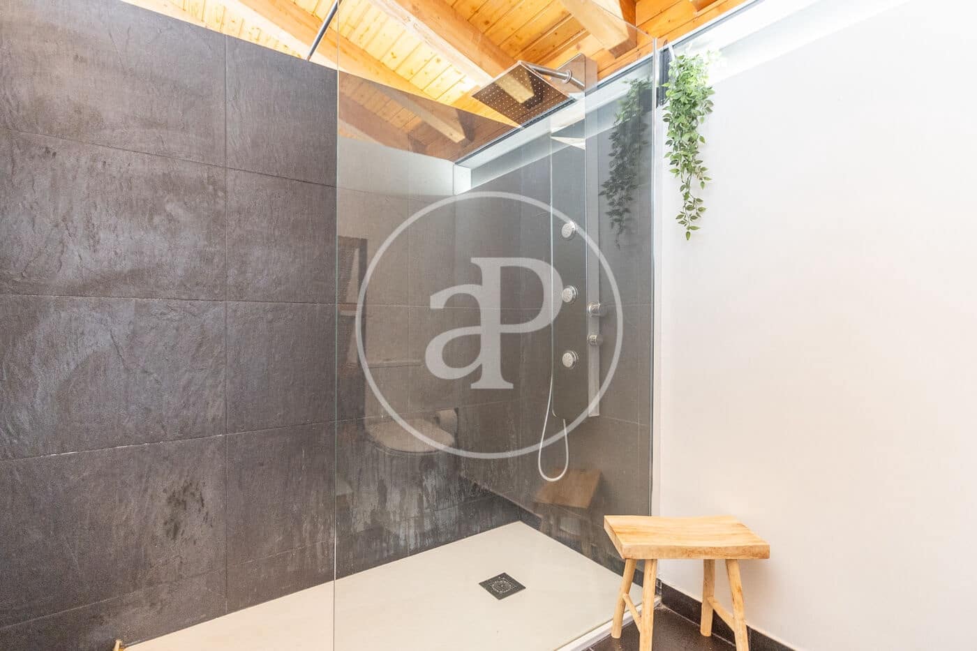 4 soveværelse Villa til leje i Chiva med swimmingpool - € 3.500 (Ref: 9237948)