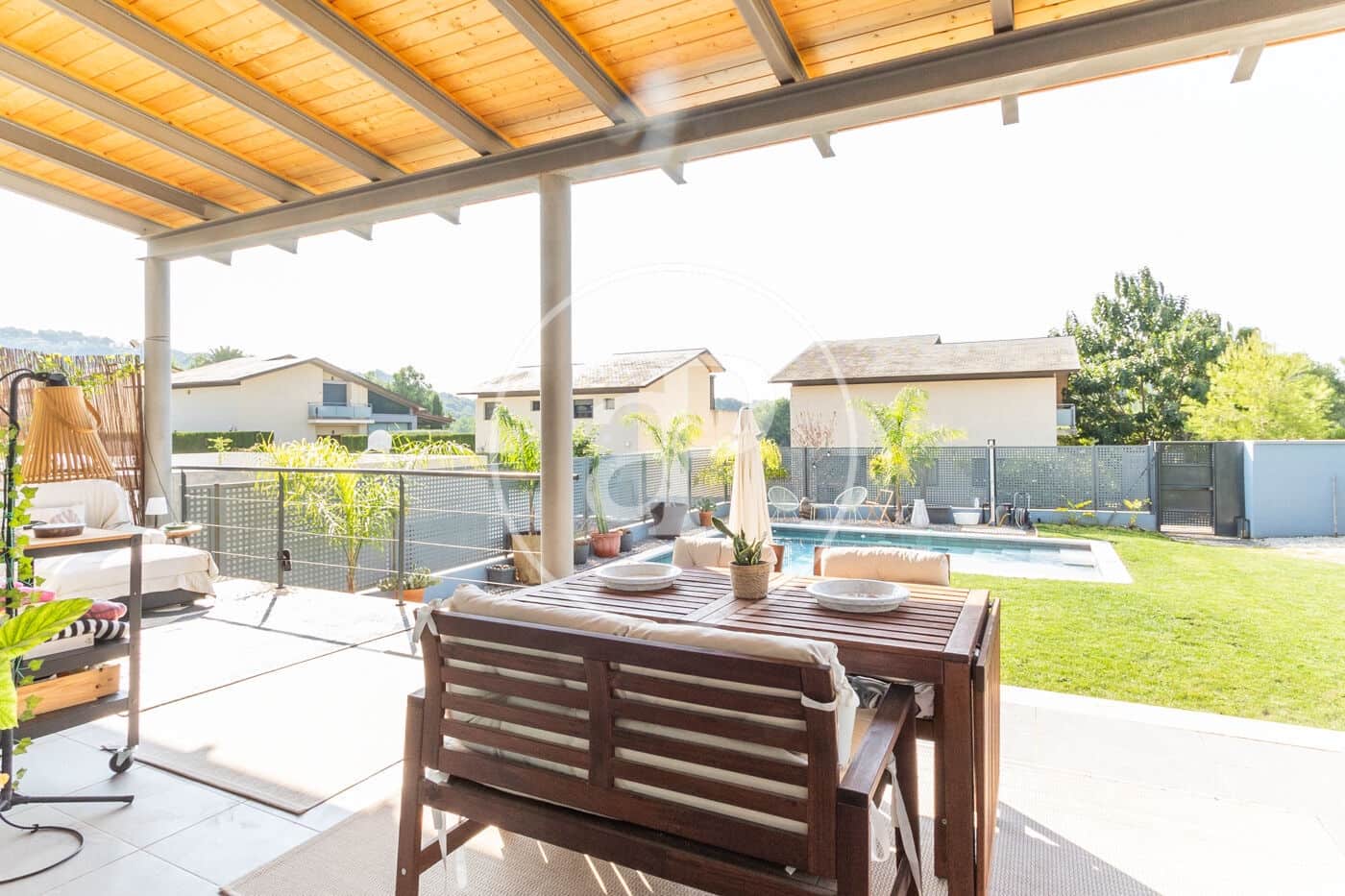 4 soveværelse Villa til leje i Chiva med swimmingpool - € 3.500 (Ref: 9237948)