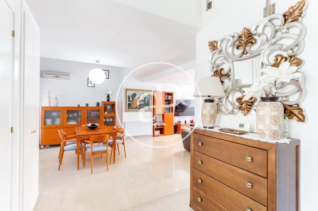 5 bedroom Villa for rent in Picanya with pool - € 2,500 (Ref: 9243457)