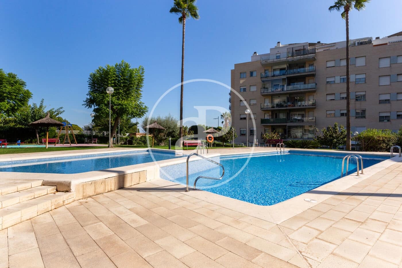 3 bedroom Penthouse for rent in Paterna with pool - € 1,650 (Ref: 9258181)