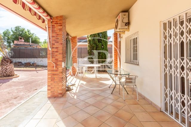 6 soveværelse Villa til salg i Chiva - € 410.000 (Ref: 9271494)