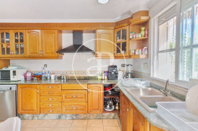 6 soveværelse Villa til salg i Chiva - € 410.000 (Ref: 9271494)