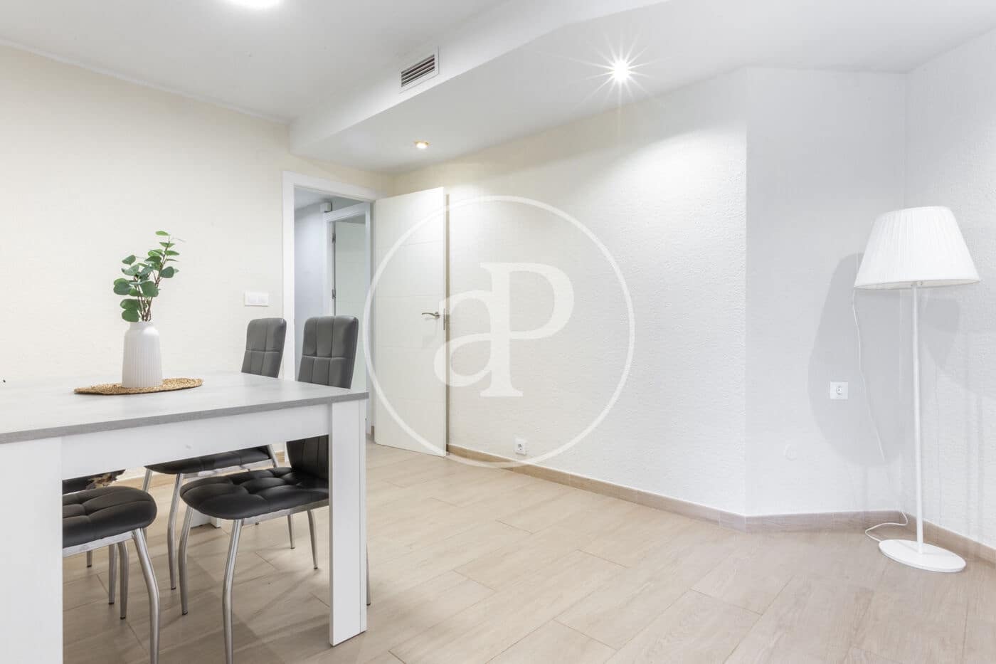 4 sovrum Lägenhet till salu i Valencia stad - 399 000 € (Ref: 9276410)