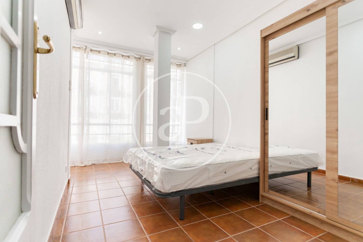 4 makuuhuone Huoneisto vuokrattavana paikassa Valencia kaupunki - 2 000 € (Ref: 9291679)