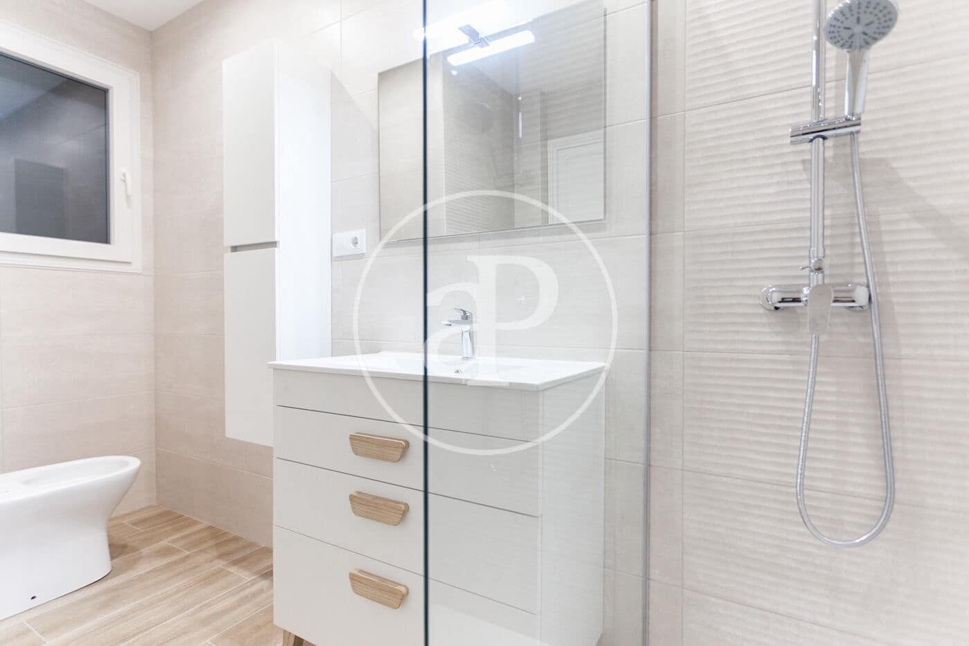 4 makuuhuone Huoneisto vuokrattavana paikassa Valencia kaupunki - 2 000 € (Ref: 9291679)