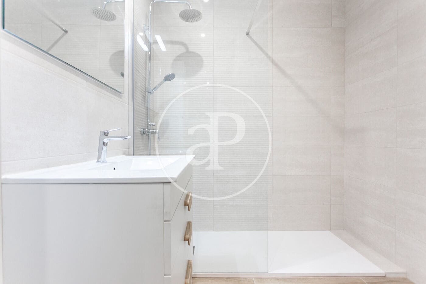 4 makuuhuone Huoneisto vuokrattavana paikassa Valencia kaupunki - 2 000 € (Ref: 9291679)