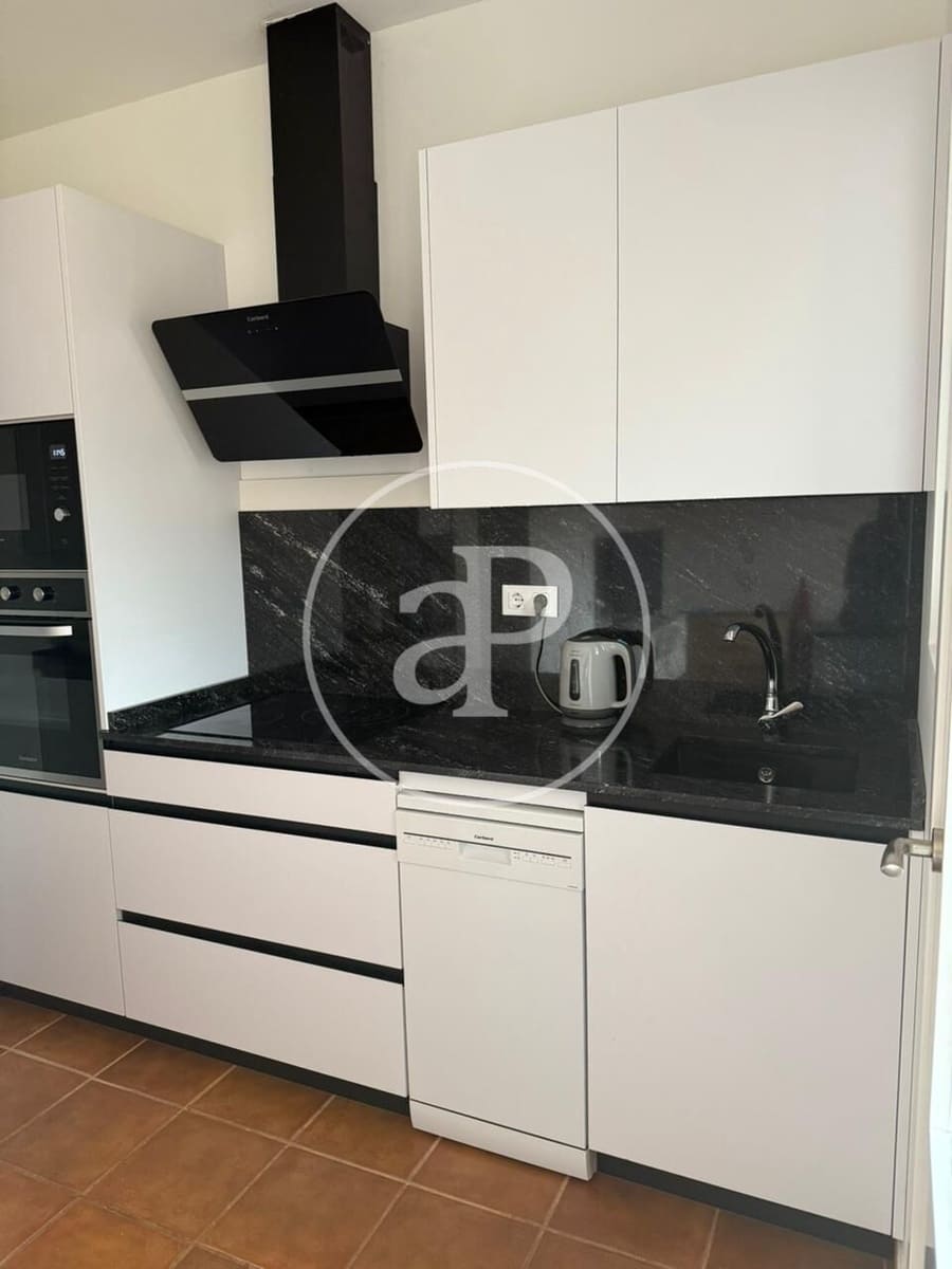 4 makuuhuone Huoneisto vuokrattavana paikassa Valencia kaupunki - 2 000 € (Ref: 9291679)