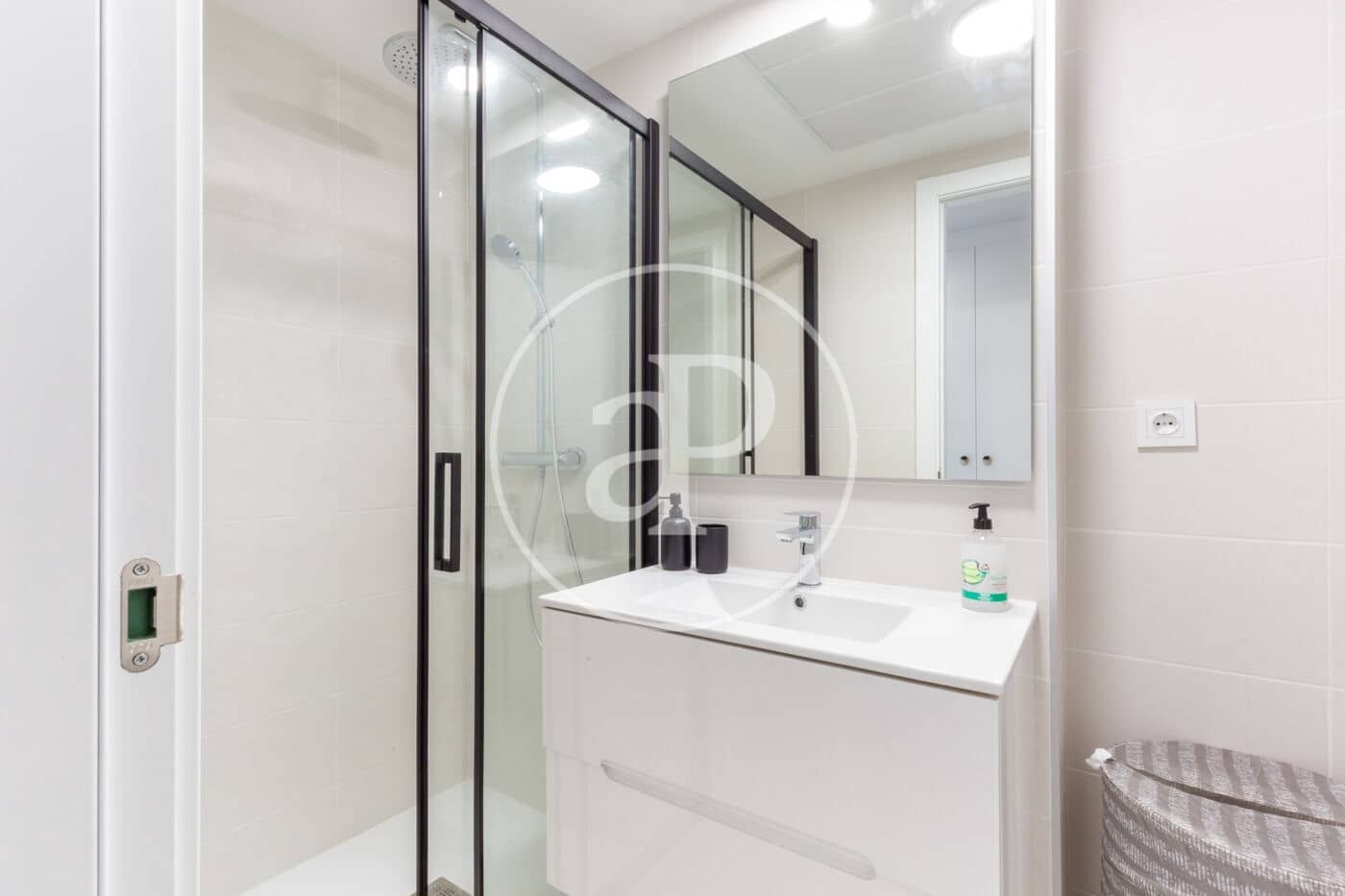 2 sypialnia Apartament do wynajęcia w Miasto Walencja z basenem - 2 100 € (Ref: 9291684)