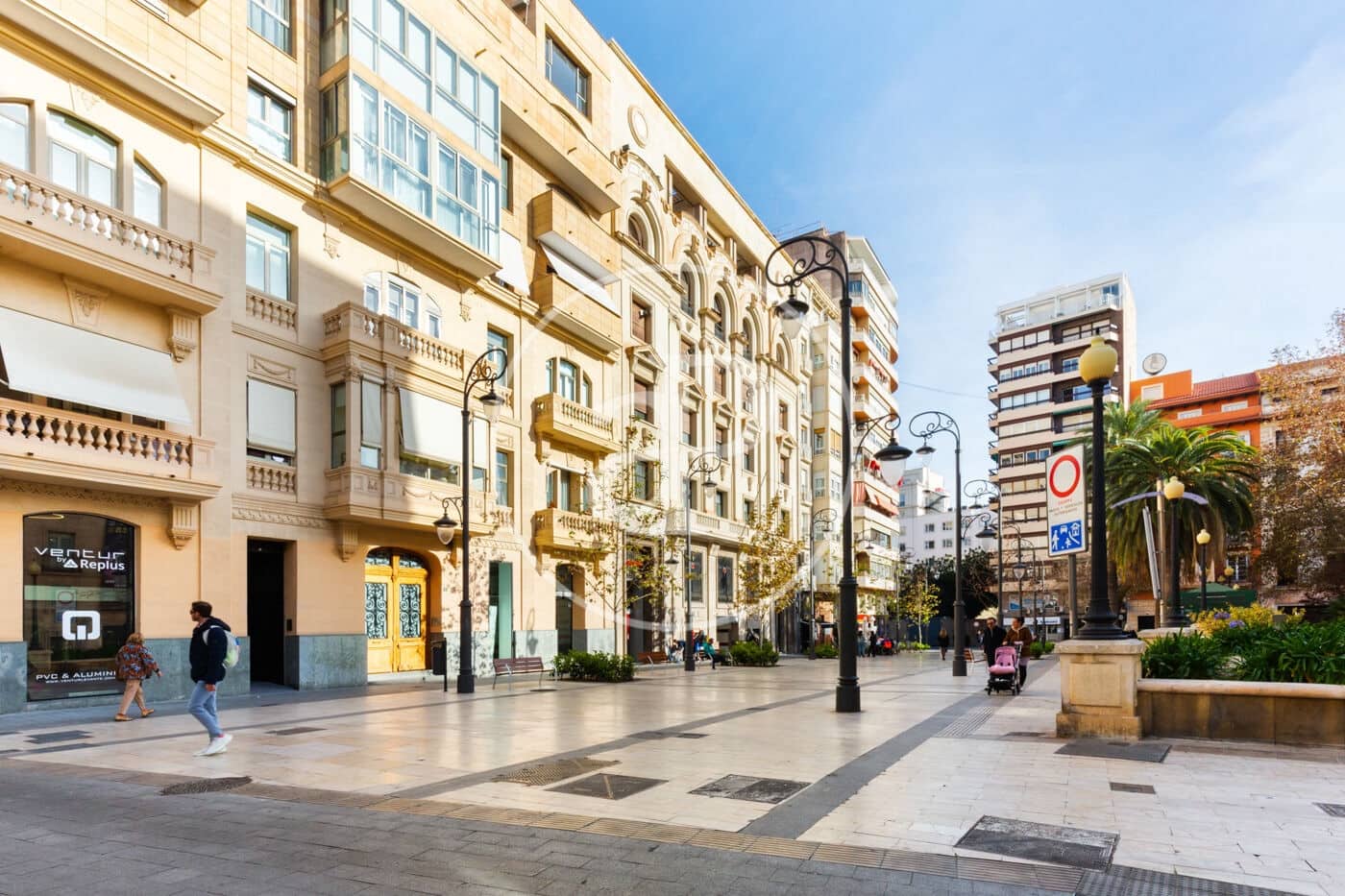 2 soveværelse Lejlighed til salg i Alicante by - € 250.000 (Ref: 9303614)