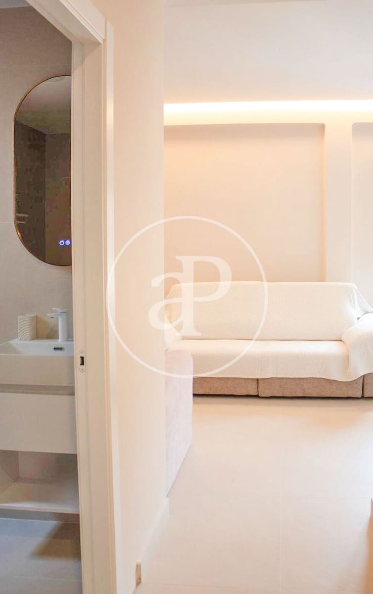 3 bedroom Apartment for rent in Valencia city - € 1,750 (Ref: 9321978)