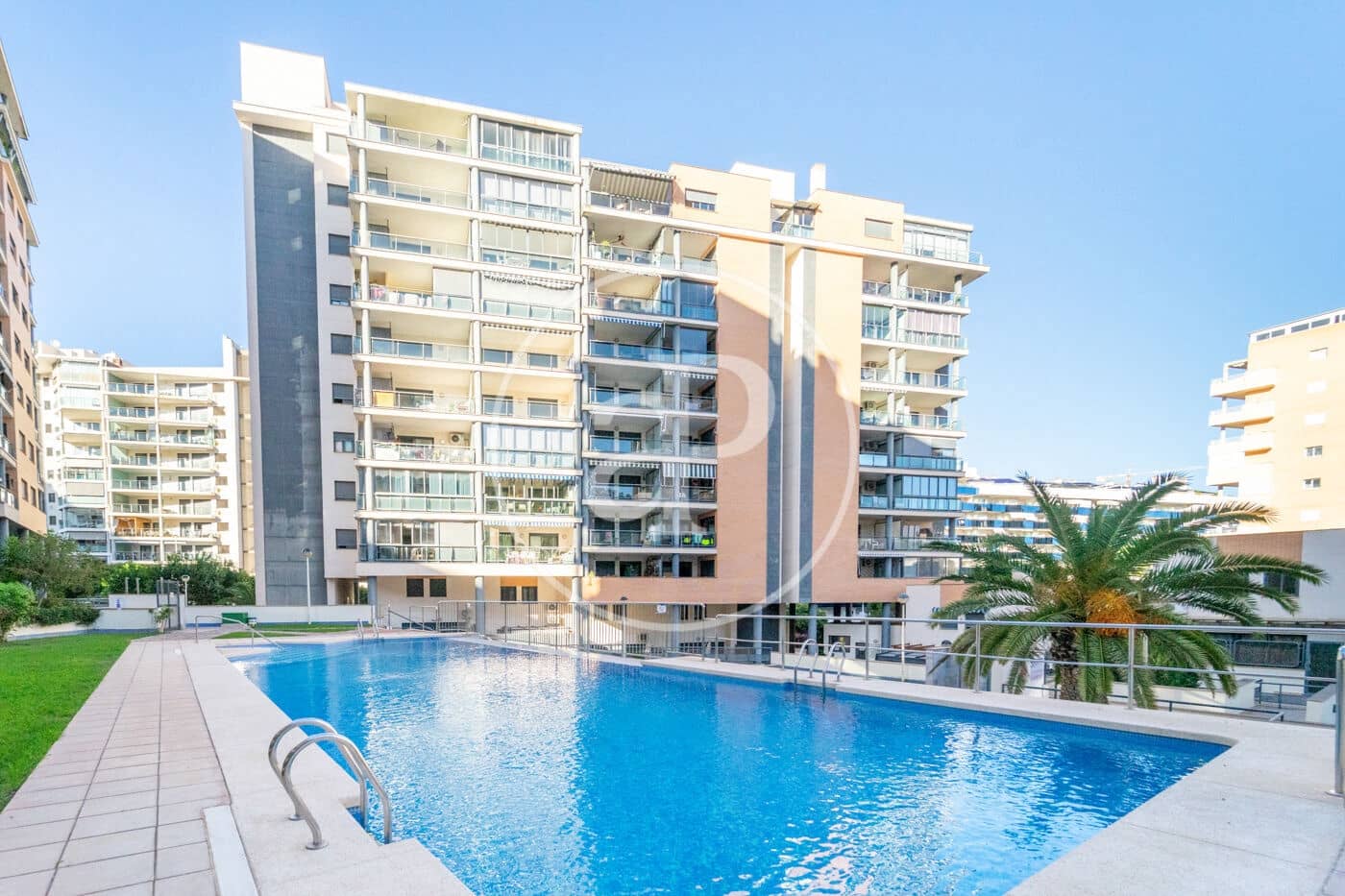 Apartamento de 2 habitaciones en La Villajoyosa / Vila Joiosa en venta con piscina - 315.000 € (Ref: 9321982)