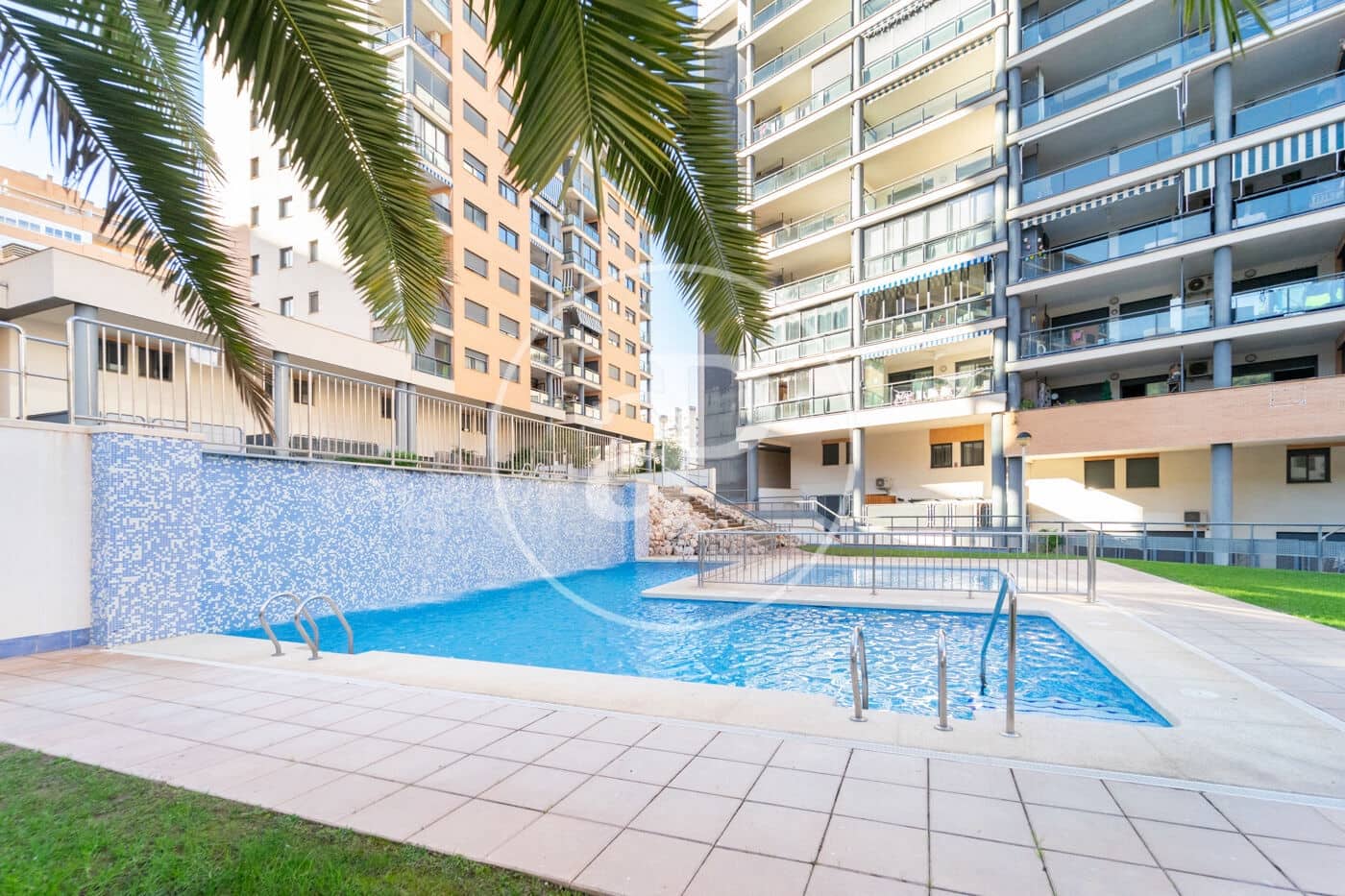Apartamento de 2 habitaciones en La Villajoyosa / Vila Joiosa en venta con piscina - 315.000 € (Ref: 9321982)