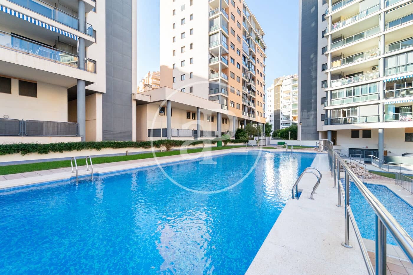 Apartamento de 2 habitaciones en La Villajoyosa / Vila Joiosa en venta con piscina - 315.000 € (Ref: 9321982)