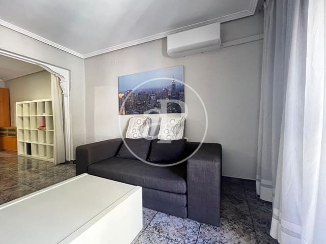 2 bedroom Apartment for rent in Cabanyal-Canyamelar, Valencia city - € 1,100 (Ref: 9326529)