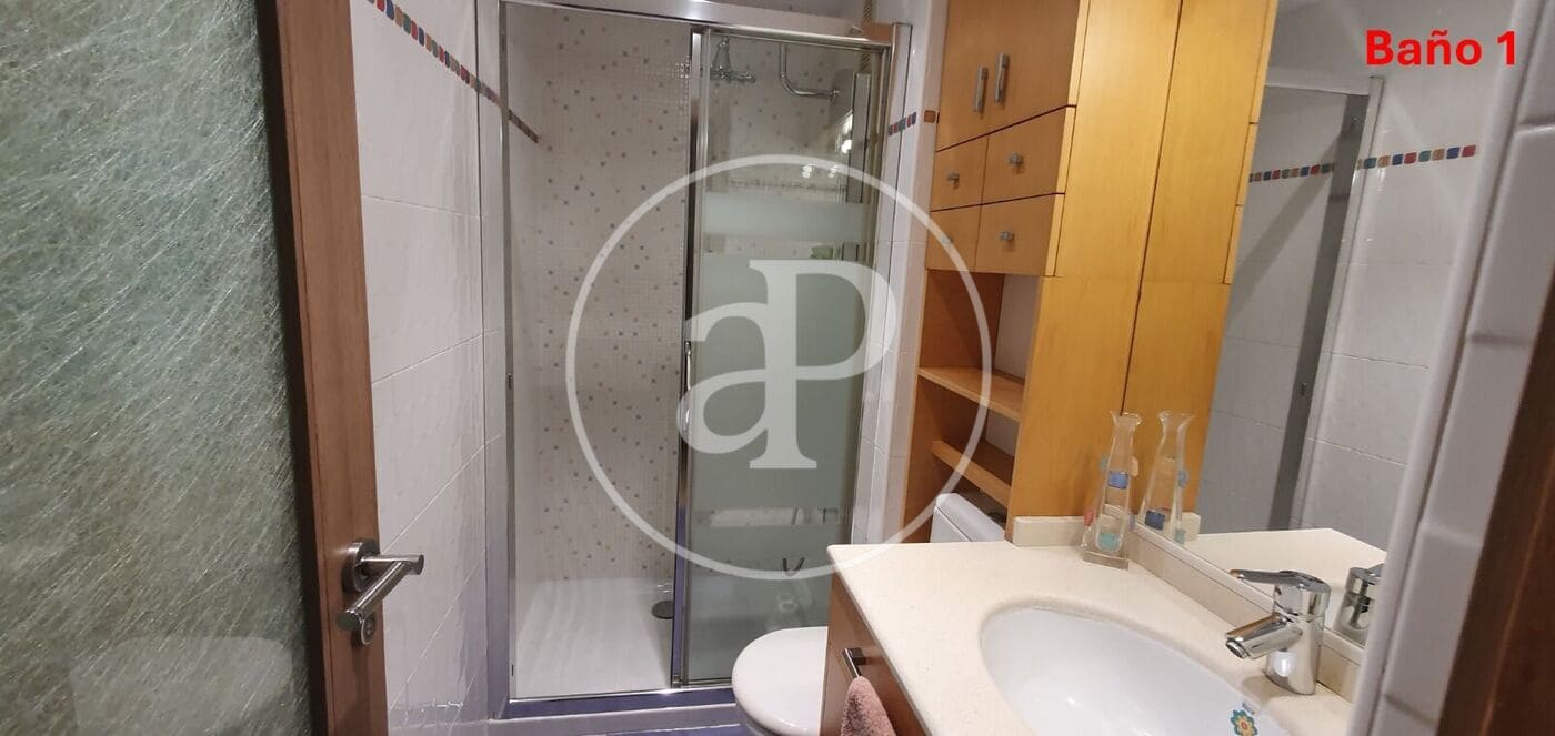 4 sovrum Lägenhet att hyra i Valencia stad - 1 800 € (Ref: 9341281)