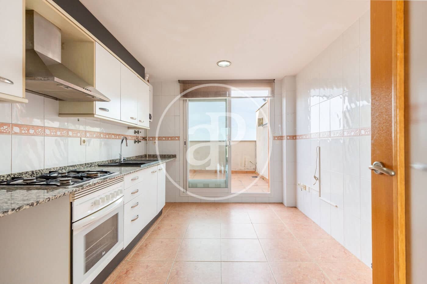 3 bedroom Apartment for rent in Paterna with pool - € 1,750 (Ref: 9344857)