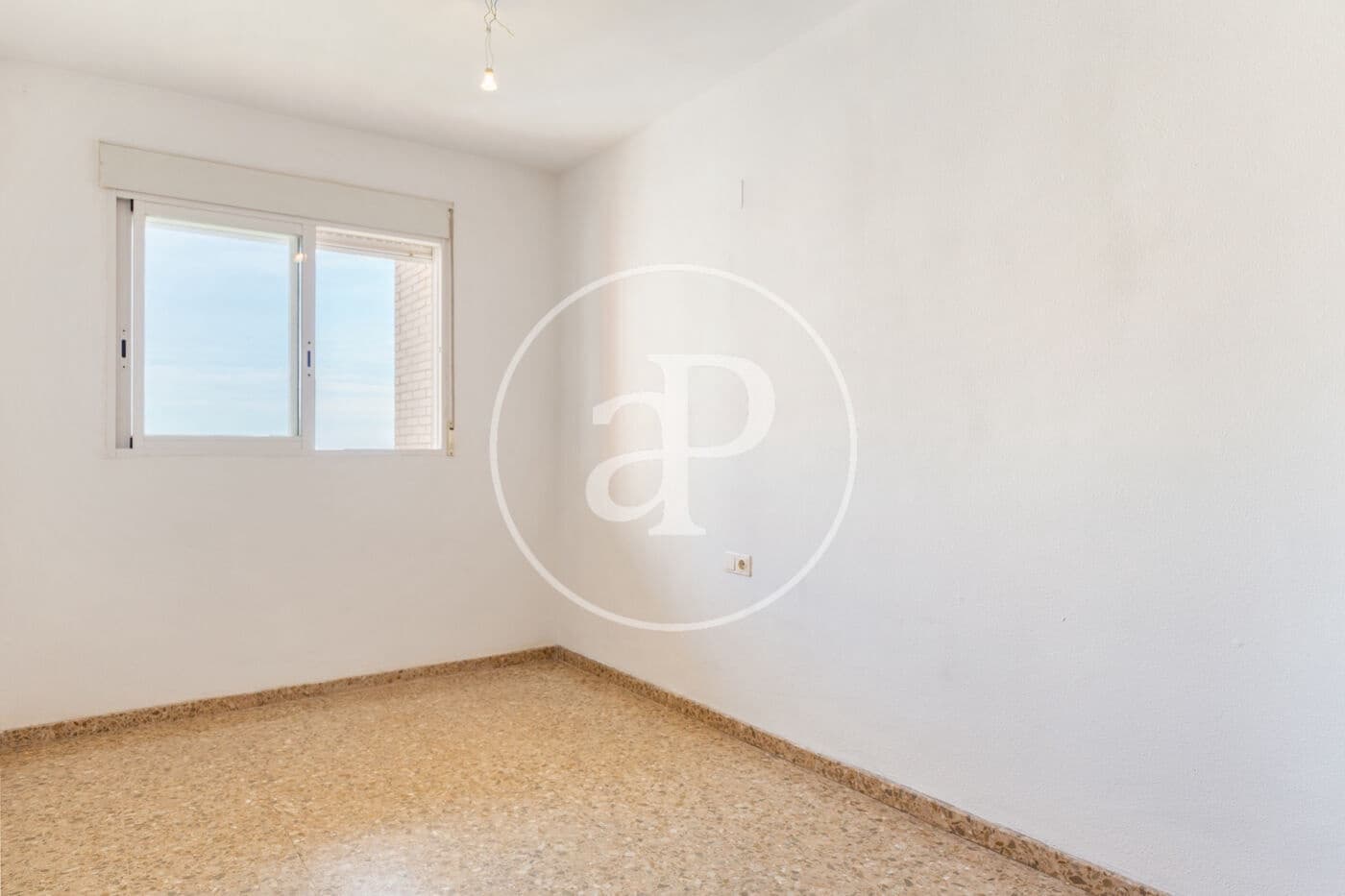 3 bedroom Apartment for rent in Paterna with pool - € 1,750 (Ref: 9344857)