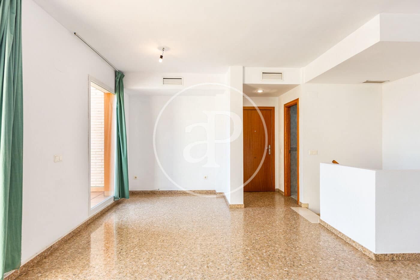 3 bedroom Apartment for rent in Paterna with pool - € 1,750 (Ref: 9344857)