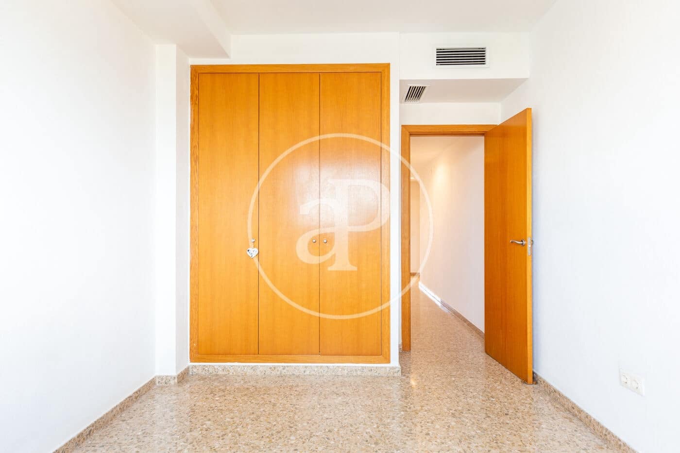 3 bedroom Apartment for rent in Paterna with pool - € 1,750 (Ref: 9344857)