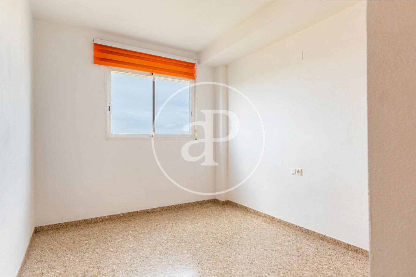 3 bedroom Apartment for rent in Paterna with pool - € 1,750 (Ref: 9344857)