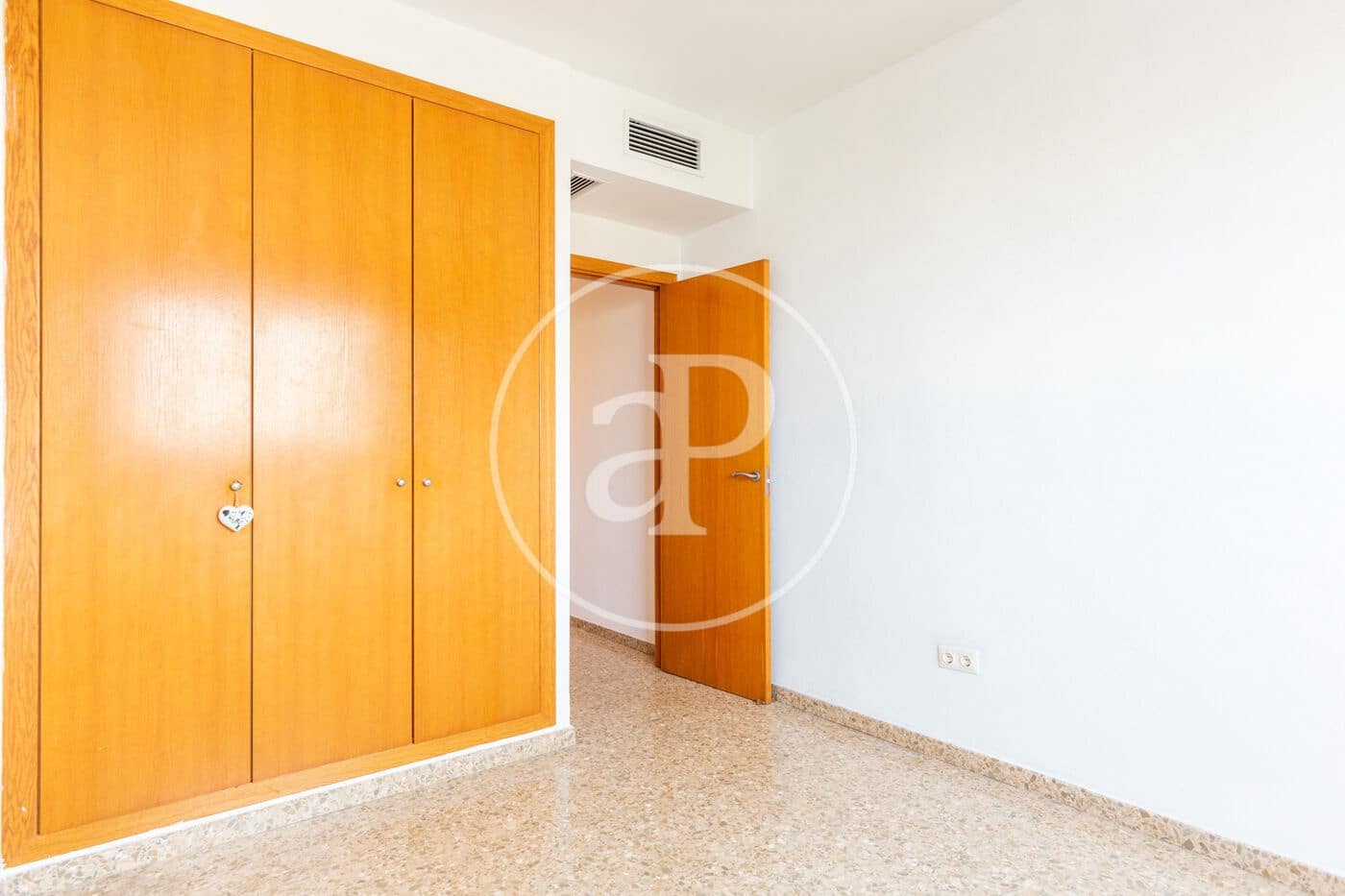 3 bedroom Apartment for rent in Paterna with pool - € 1,750 (Ref: 9344857)