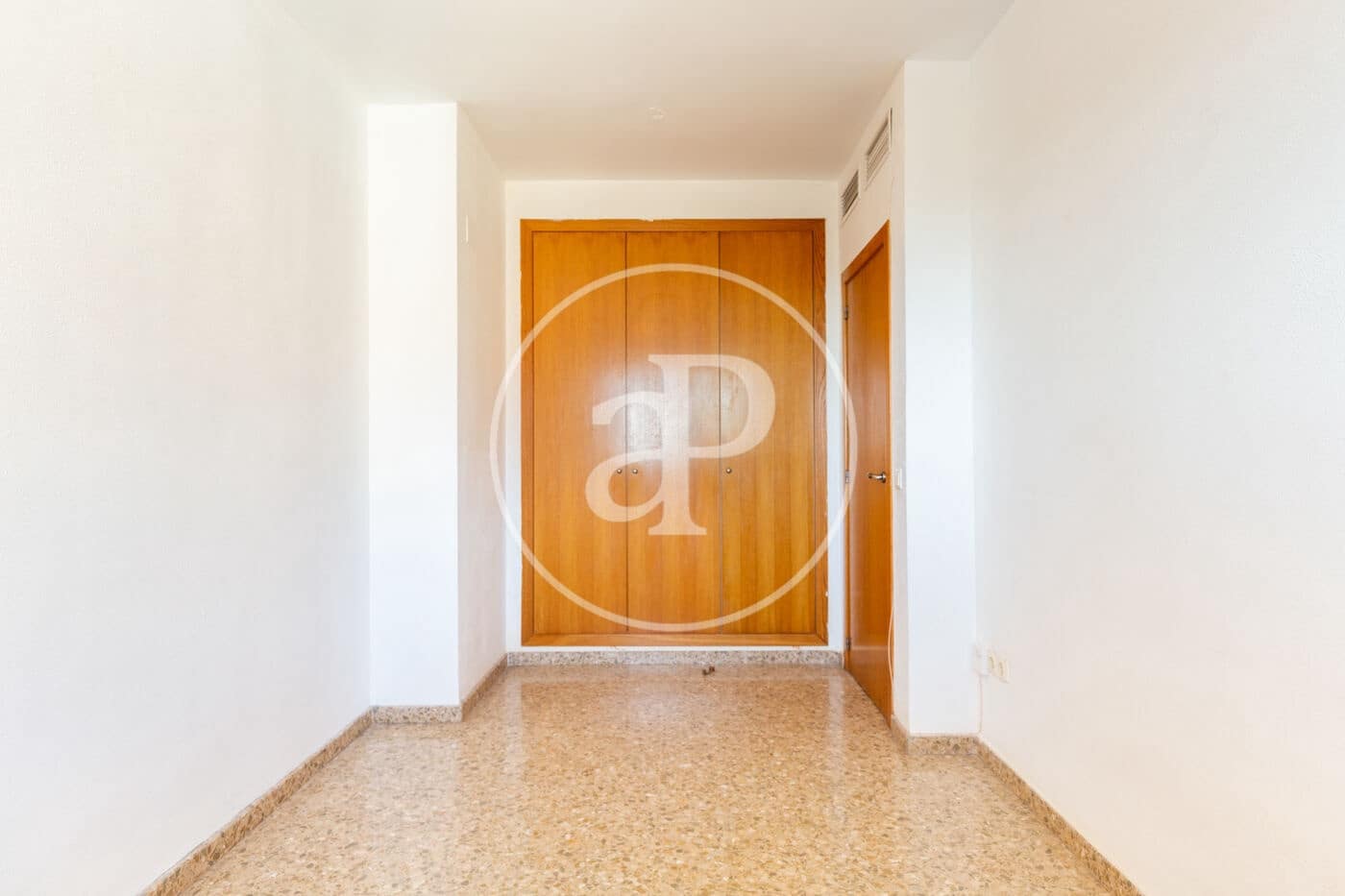 3 bedroom Apartment for rent in Paterna with pool - € 1,750 (Ref: 9344857)