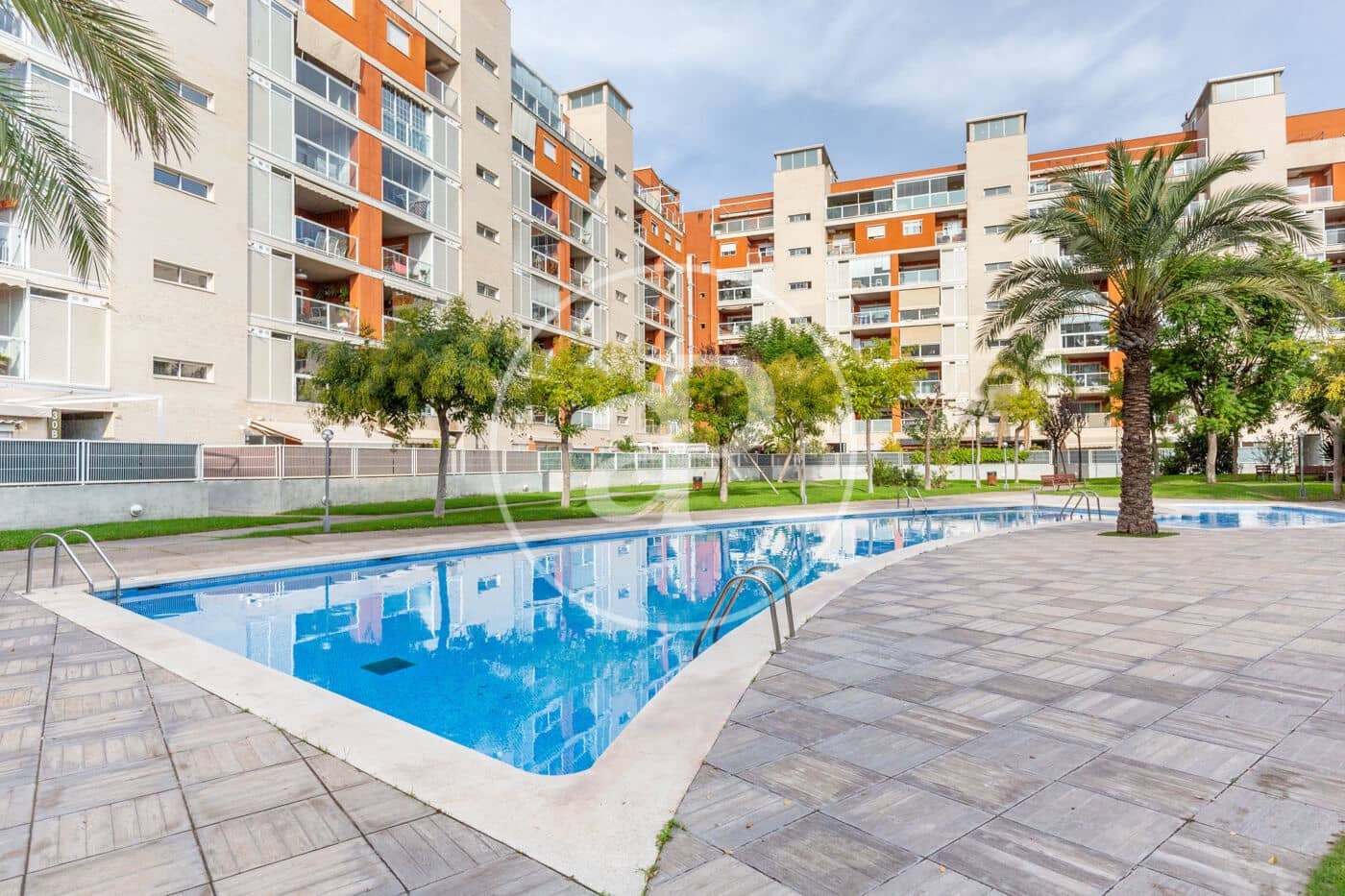 3 bedroom Apartment for rent in Paterna with pool - € 1,750 (Ref: 9344857)